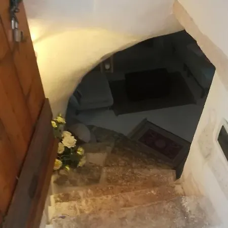 Camera Ad Est *